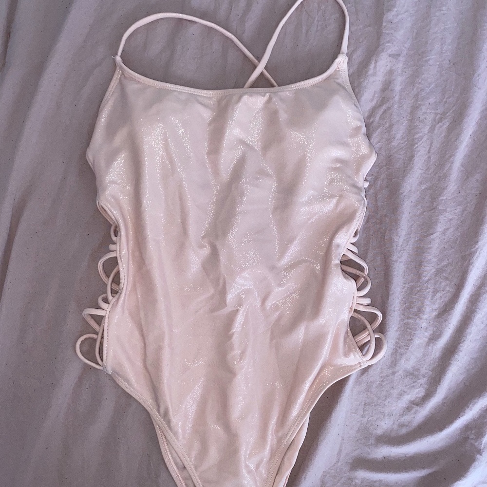 ONE PIECE SWIM SUIT